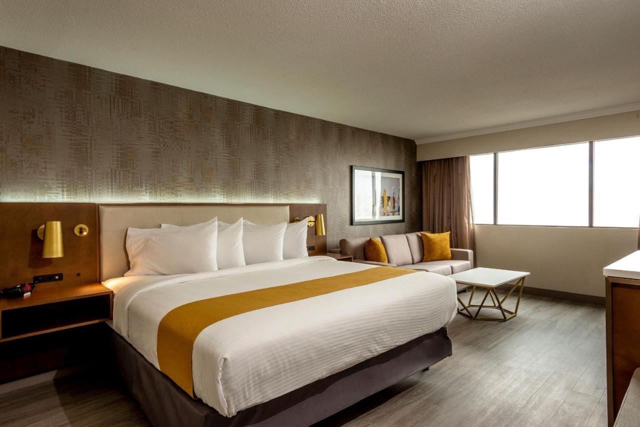 Silver Room King Bed,1212695332:JPEG